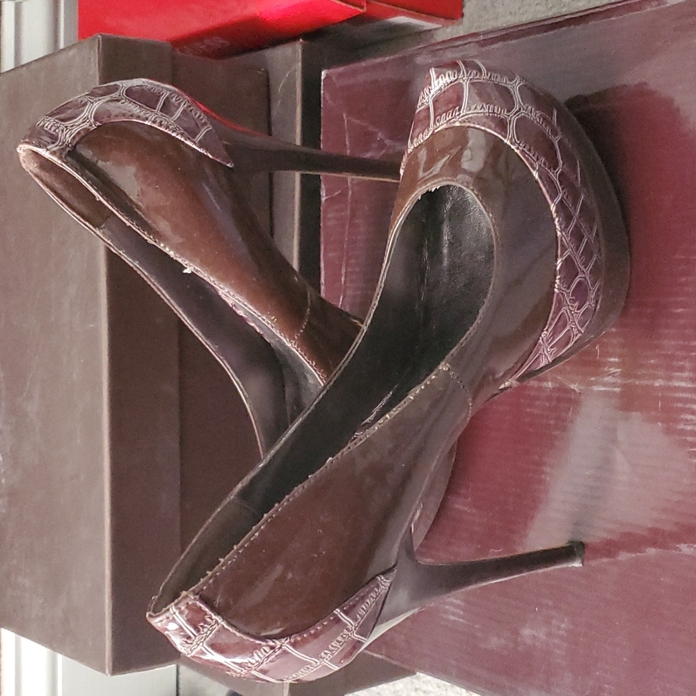 Heels - Picture 2 of 3